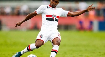 O jogador de 33 anos está em fim de contrato com um clube do Catar. Ele atuou pelo São Paulo entre os anos de 2017 e 2020.