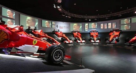 Um verdadeiro ícone da Fórmula 1 mudou de dono. A Ferrari F2001, pilotada por Michael Schumacher na temporada em que conquistou seu quarto título mundial, foi vendida em leilão por impressionantes 15,9 milhões de euros — cerca de R$ 103 milhões na cotação atual. O carro foi arrematado pela casa de leilões RM Sotheby’s. O [&#8230;]
