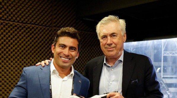 Novo treinador da seleção brasileira assistiu a vitória da equipe alvinegra diante da La U na noite desta quarta-feira (27), pela Libertadores.