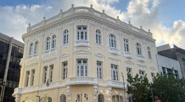 O imóvel passou por um cuidadoso projeto de restauro assinado pela arquiteta Karla Grimaldi. A obra, com custo de pouco mais de R$ 1 milhão, foi financiada pelos antigos proprietários
