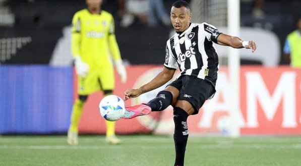 Após o apito final, o capitão Marlon Freitas destacou a união do grupo, comparando o momento com a campanha do título da Libertadores em 2024.