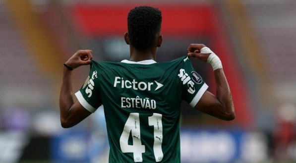 Palmeiras recebe o Sporting Cristal buscando manter a invencibilidade na Libertadores e o jogo também está marcado como a despedida do jovem Estevão.