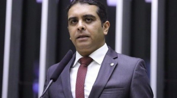Placa em Garanhuns: deputado Fernando Rodolfo sai em defesa do Governo do Estado e elenca críticas a prefeito