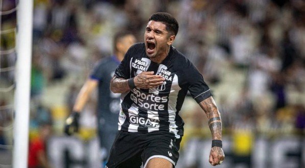 Atacante foi convocado para enfrentar Brasil e Estados Unidos. É a primeira vez que o Vozão tem um jogador convocado para uma seleção nacional.