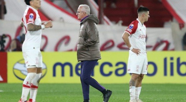 O treinador Dorival Júnior lamentou a eliminação do Corinthians na primeira fase da Copa Sul-Americana e afirmou que a estratégia pensada não foi colocada em prática na derrota por 1 a 0 para os reservas do Huracán, na Argentina, nesta terça-feira. Com esse resultado e o empate entre América de Cali (COL) e Racing (URU), [&amp;#8230;]