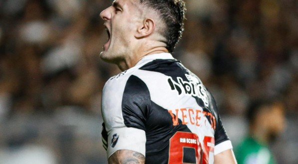 Atacante argentino marca, lidera vitória por 3 a 0 na Sul-Americana e exalta entrega do grupo: "Nos classificamos nas copas, agora é focar no Brasileiro.