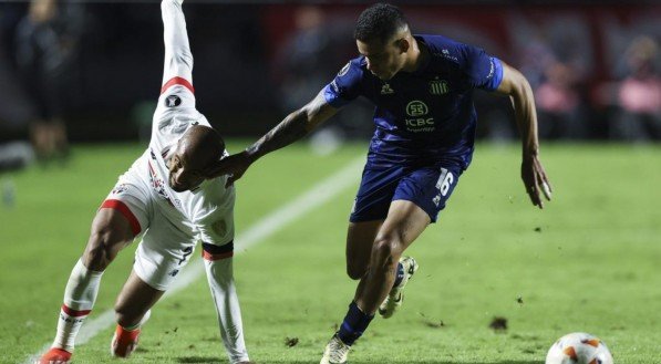Navarro chorou muito no campo.