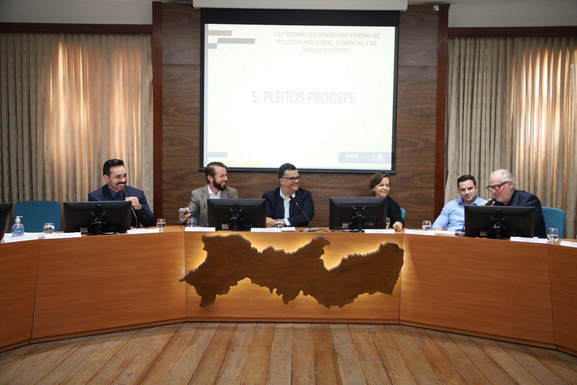 Foto da capa: Economia