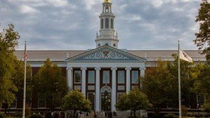 A posição de Harvard é uma defesa do ideal universitário, fundado na liberdade, na pluralidade e na autonomia