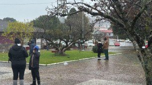 Registro da primeira neve do ano em Santa Catarina