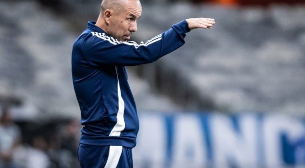 Jardim vê Cruzeiro pouco inspirado, mas destaca uso de reservas na despedida da Sul-Americana