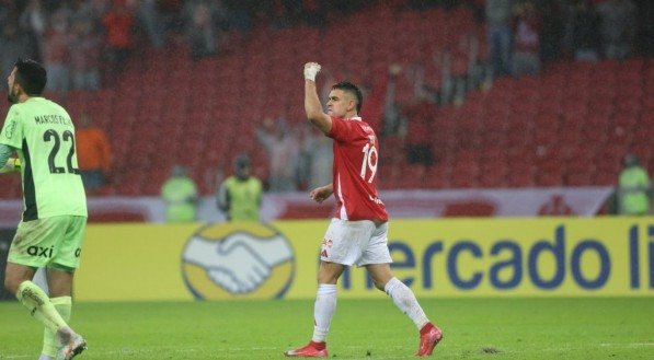 Colorado eliminou a equipe baiana da Libertadores nesta quarta-feira após vencer de virada, por 2 a 1, no Beira-Rio, e cutucou o adversário.