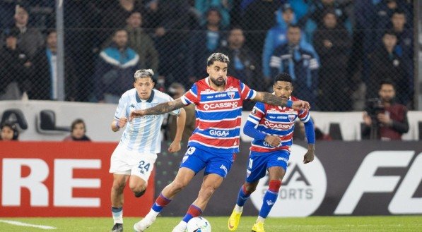 Lance do jogo entre Racing x Fortaleza pela Libertadores