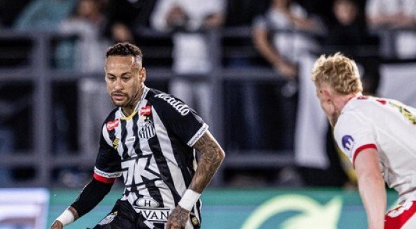 Com Neymar em campo, Santos perde amistoso para o RB Leipzig