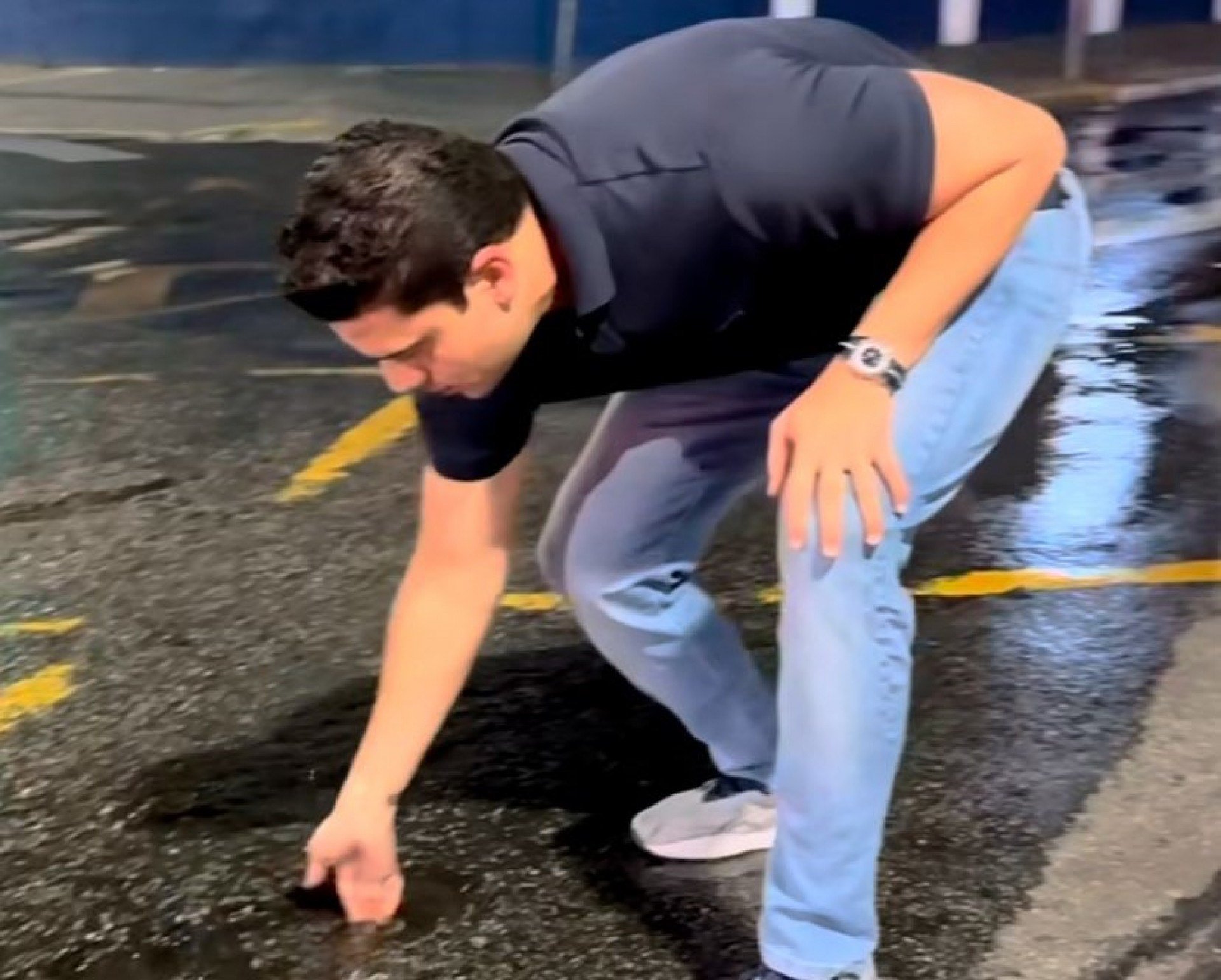 Aliado de Raquel Lyra, Rodrigo Pinheiro critica Compesa por quantidade de buracos nas vias de Caruaru