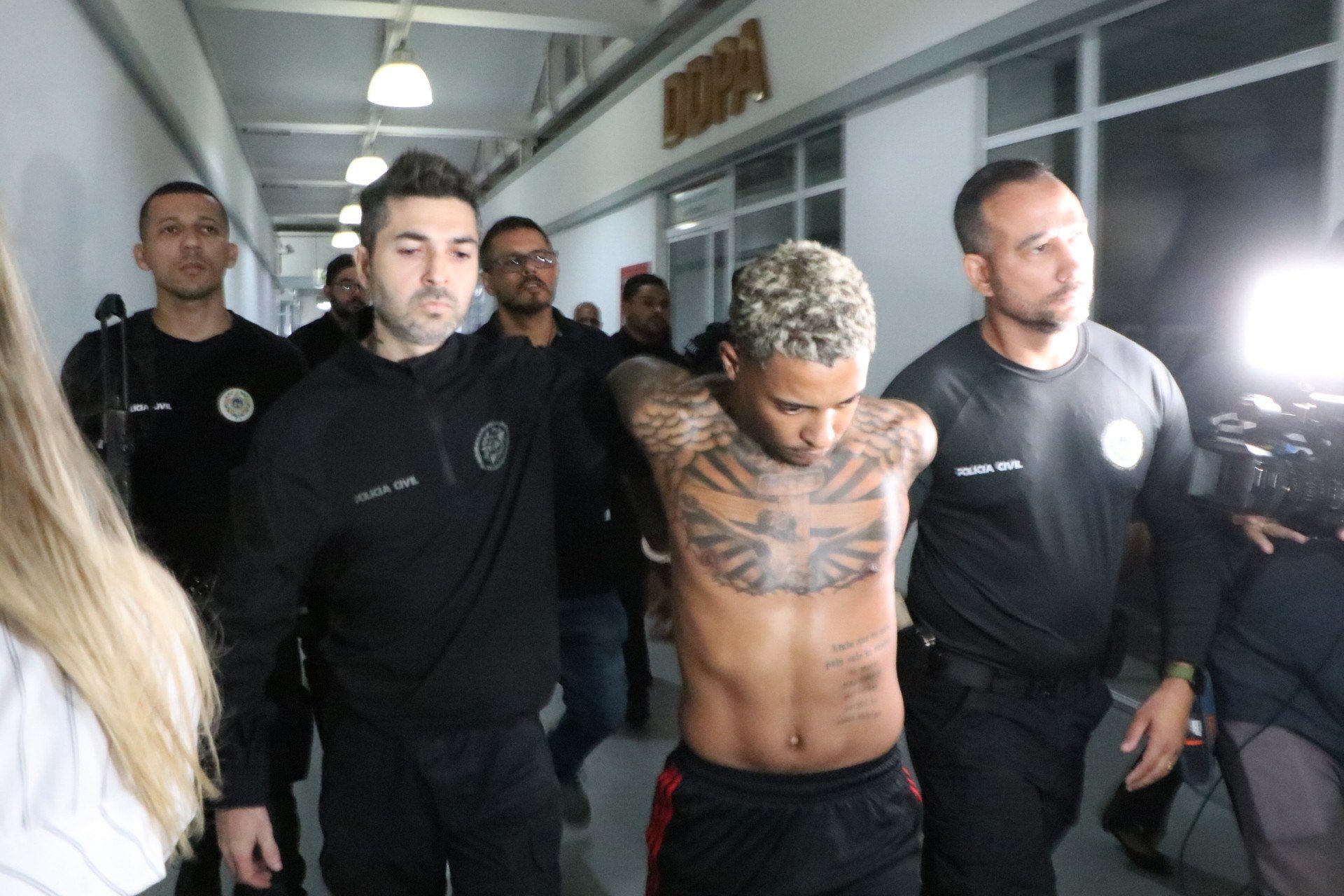 Após prisão, MC Poze do Rodo se manifesta nas redes e fala em criminalização da arte periférica