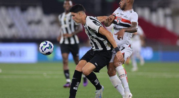 Os valores oferecidos pelo clube inglês não foram revelados, mas são superiores ao investimento feito pelo Botafogo na contratação do defensor