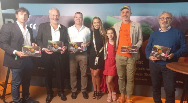 Italiano radicado no Brasil faz sessão de autógrafos ao público neste sábado, 31. Estrelas do presente e do passado disputam na sexta edição do evento até o domingo