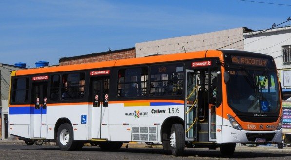 Depois do sucateamento do metrô, a população da Região Metropolitana do Recife acompanha, há alguns anos, a degradação do sistema de transporte de ônibus
