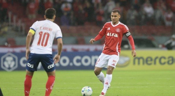 Após o encerramento da fase de grupos da Libertadores, Alan Patrick, meia do Internacional encontra-se entre os artilheiros da competição com cinco gols. Também com cinco gols fecharam a fase de grupos o atacante Barcos (Alianza Lima) e Ramiro Vaca (Bolívar), ambos eliminados, que acabaram ficando na 3ª colocação em seus grupos e agora jogarão [&amp;#8230;]