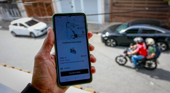 Programa de financiamento de motos seria para entregadores, que representam quase 90% dos profissionais que hoje transportam passageiros no Uber e 99 Moto