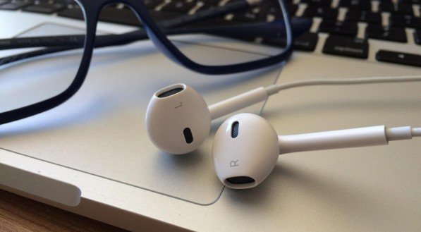 Por dentro de tudo que acontece no mundo: 3 podcasts para ouvir de manhã cedo