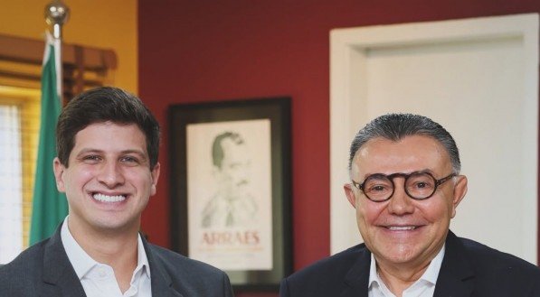 Passagem de bastão: Carlos Siqueira destaca "mudança geracional" com João Campos no comando do PSB