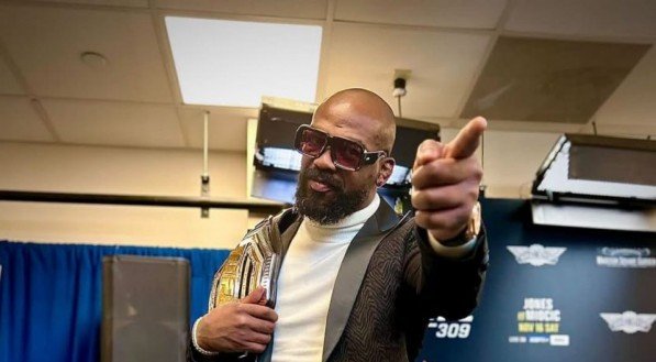 Cada vez mais Jon Jones vai dando sinais de que, ao menos para o público, não tem o menor desejo de voltar a lutar pelo UFC