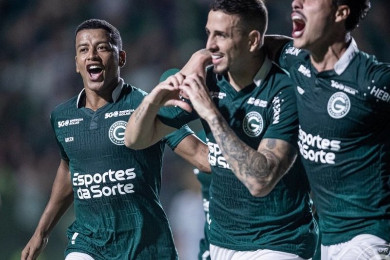 Jogadores do Goiás, lider da Série B