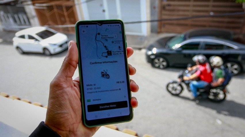 Programa de financiamento de motos seria para entregadores, que representam quase 90% dos profissionais que hoje transportam passageiros no Uber e 99 Moto
