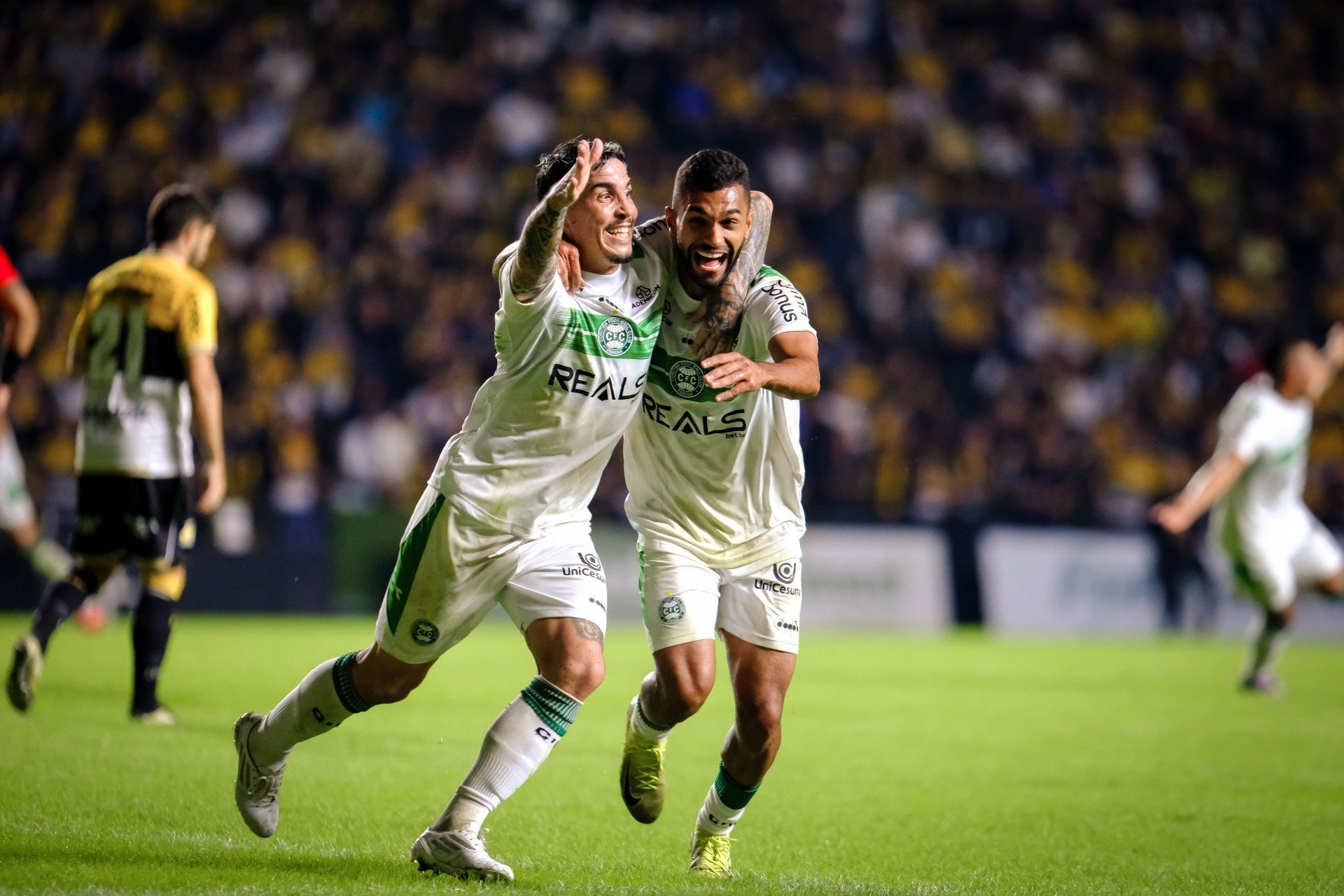 Coritiba x Goiás: onde assistir ao vivo, horário e escalações