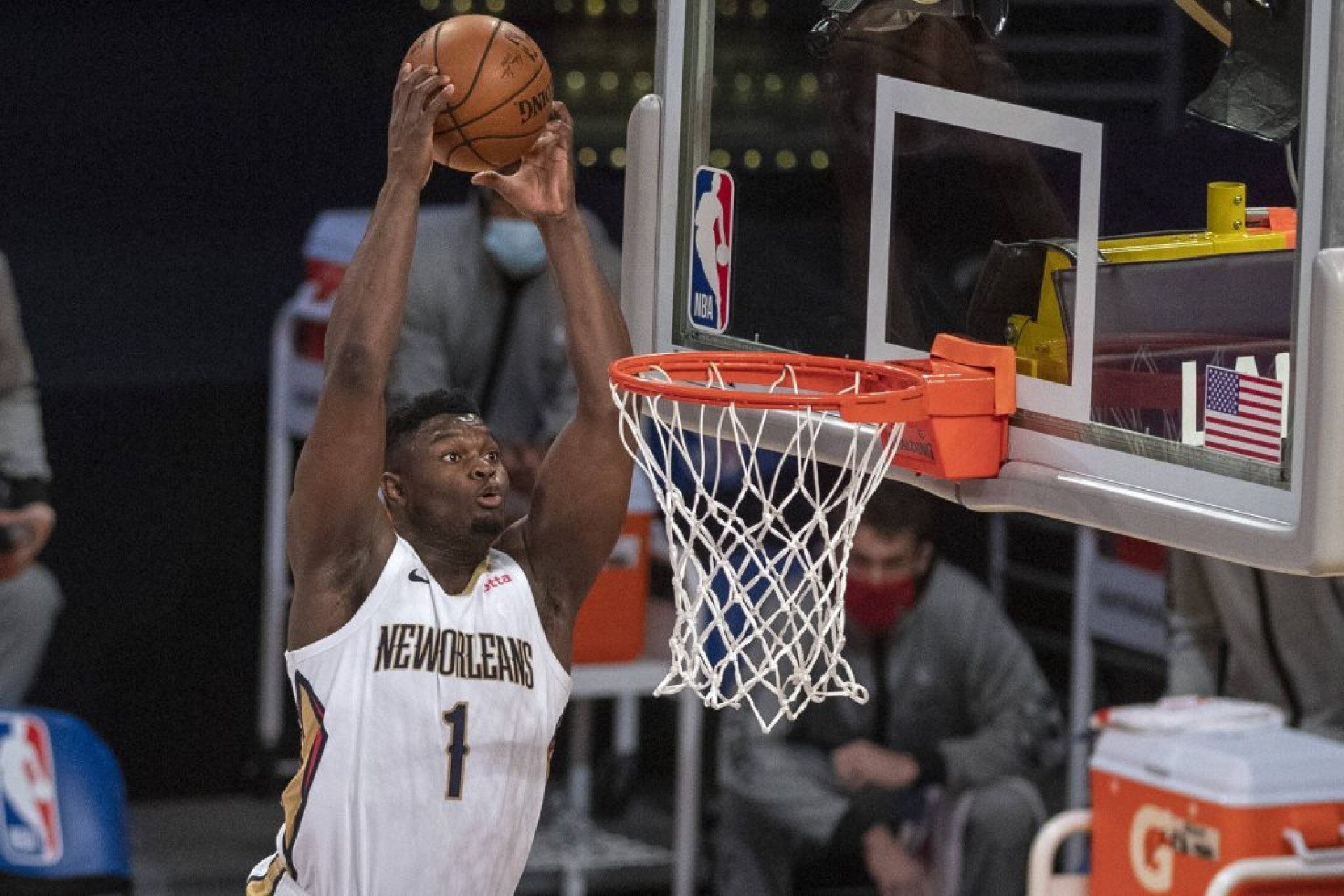 Astro de NBA é acusado de estupro, sequestro e agressões por ex-namorada nos EUA