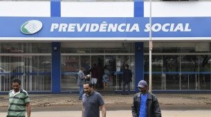 O bloqueio acolhe pedidos da Advocacia-Geral da Uni&atilde;o (AGU) no &acirc;mbito de 15 a&ccedil;&otilde;es cautelares ajuizadas em nome do INSS