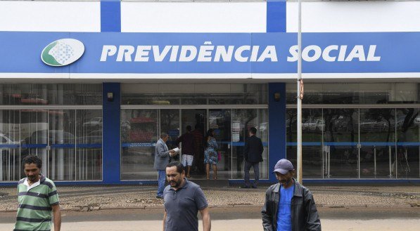 Juíza bloqueia R$ 2,8 bilhões de suspeitos de fraudes no INSS