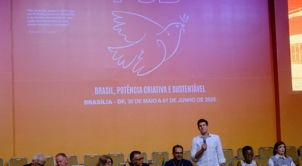 João Campos discursa no Congresso Nacional do PSB, que o oficializará como presidente nacional do partido