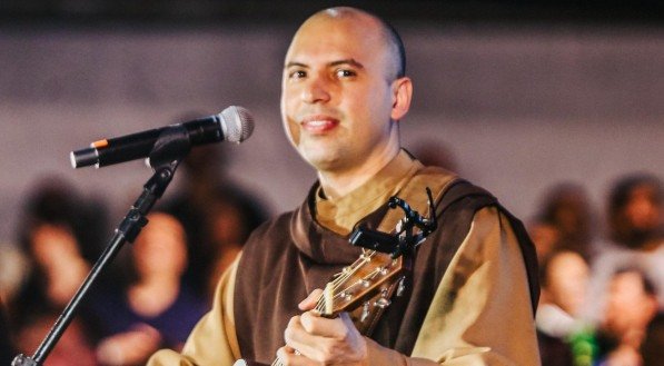 Frei Gilson faz show para brasileiros nos Estados Unidos neste sábado (31)
