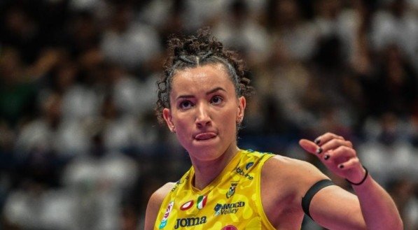 Gabi Guimarães vai perder as primeiras semanas da Liga das Nações (VNL) e volta a defender a Seleção feminina de vôlei apenas próximo da fase final da competição