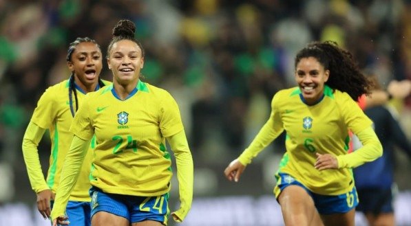 Brasil e Japão duelaram nesta noite de sexta-feira (30) em jogo amistoso na Neo Química Arena, em Itaquera, em São Paulo. O Brasil atropelou o Japão por 3 a 1 diante da torcida canarinho.