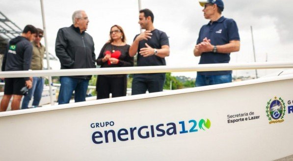Jovens velejadores recebem novos barcos para incentivar alto rendimento no esporte