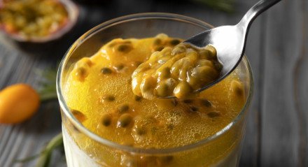 Imagem ilustrativa de um mousse de maracujá fit sem açúcar 