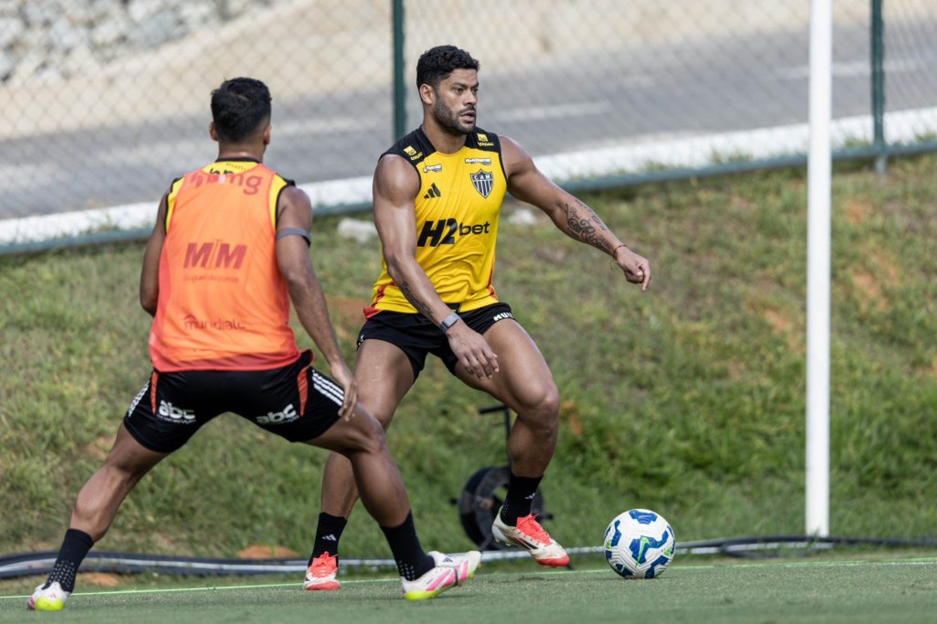 Buscando reencontrar o bom futebol, Atlético encara Ceará neste domingo (01)