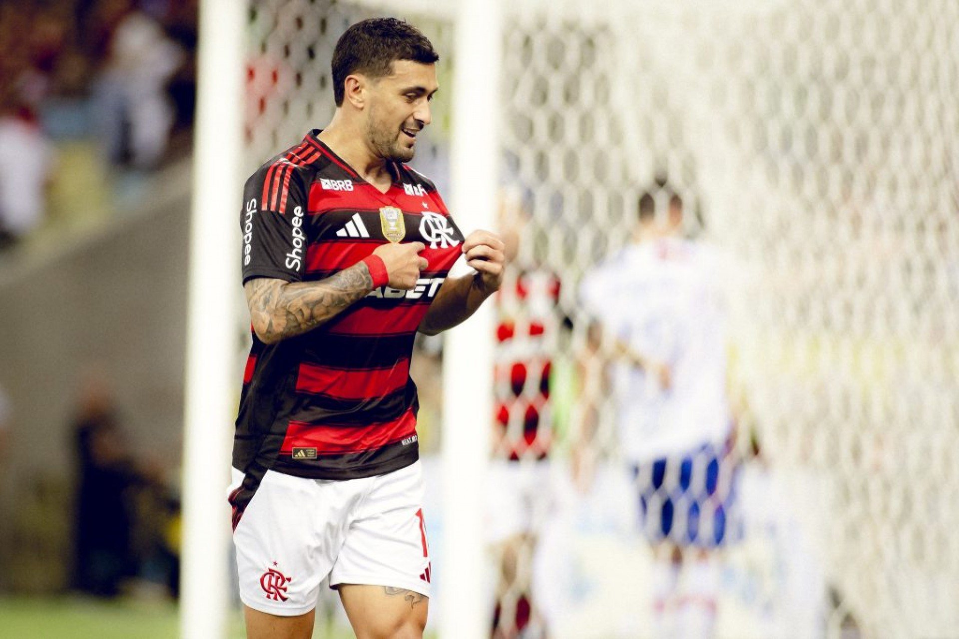 Flamengo atropela o Fortaleza e pode ser líder