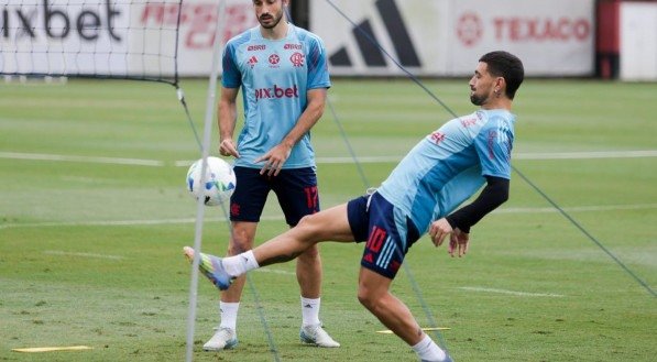 O lateral uruguaio sofreu uma ruptura no ligamento cruzado anterior do joelho direito, além de fraturar a tíbia, no empate em 1 a 1 contra o Palmeiras, no dia 11 de agosto do ano passado
