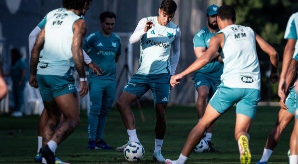 Cruzeiro e Palmeiras se enfrentam no Mineirão em disputa direta pela liderança do Brasileirão