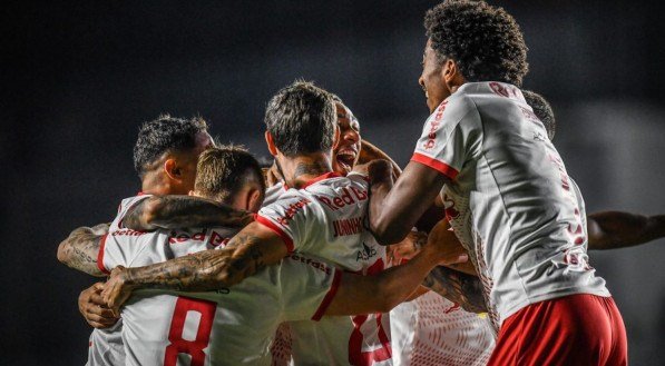 Massa Bruta bateu o Vasco por 2 a 0, fora de casa, neste último sábado, 31.