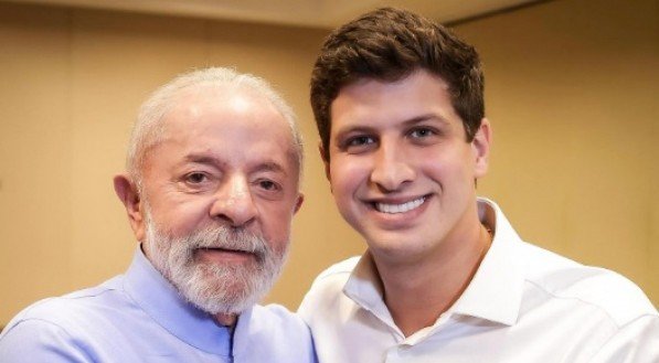 Na frente de João Campos, Lula fala em subir em dois palanques e lembra exemplo de Pernambuco em 2006