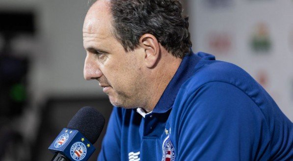 Técnico valoriza estilo de jogo do Esquadrão, fala sobre confiança da equipe e destaca desempenho sólido em casa na temporada