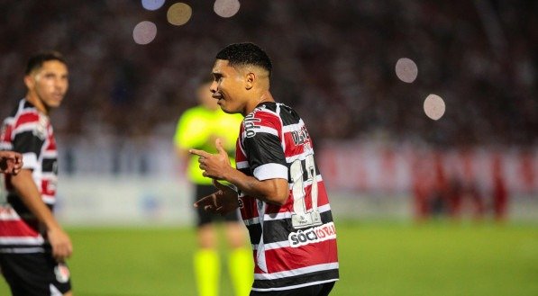 Thiaguinho marcou dois gols em vitória do Santa Cruz contra o Ferroviário