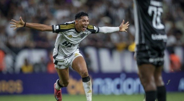 O Atlético Mineiro venceu o Ceará por 1x0, em duelo válido pela 11ª rodada do Campeonato Brasileiro, disputado no Castelão, na noite deste domingo (01).