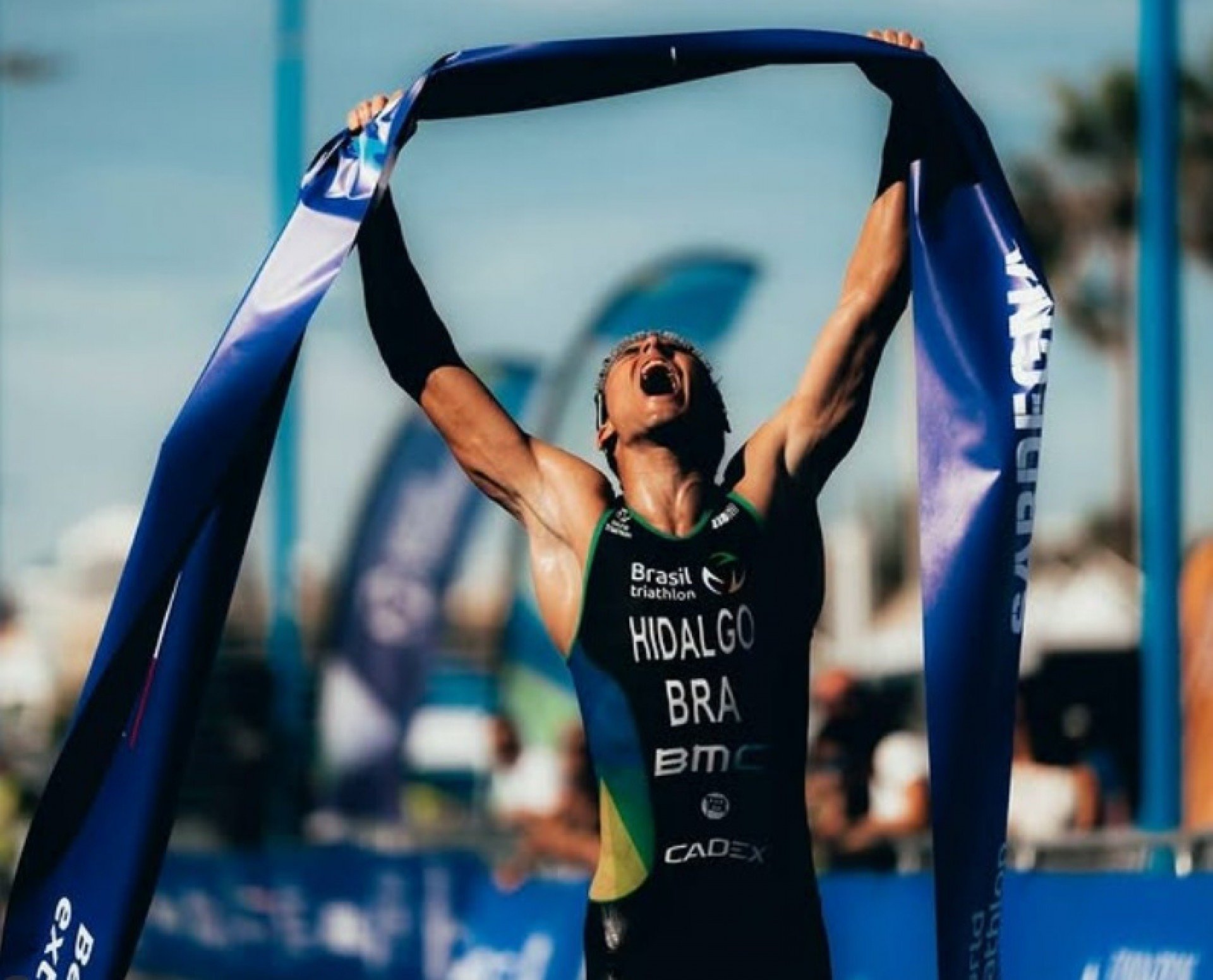 Miguel Hidalgo conquista ouro inédito no Circuito Mundial de Triatlo
